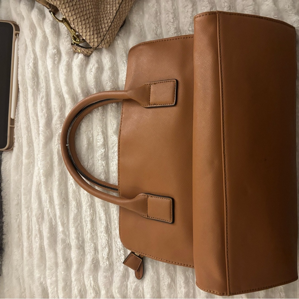 Guess Alexie Girlfriend satchel handbag in light cognac or brown faux leather. - Picture 2 of 4